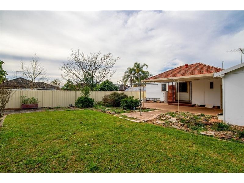 1 Kenarf  Close, Kingswood NSW 2747
