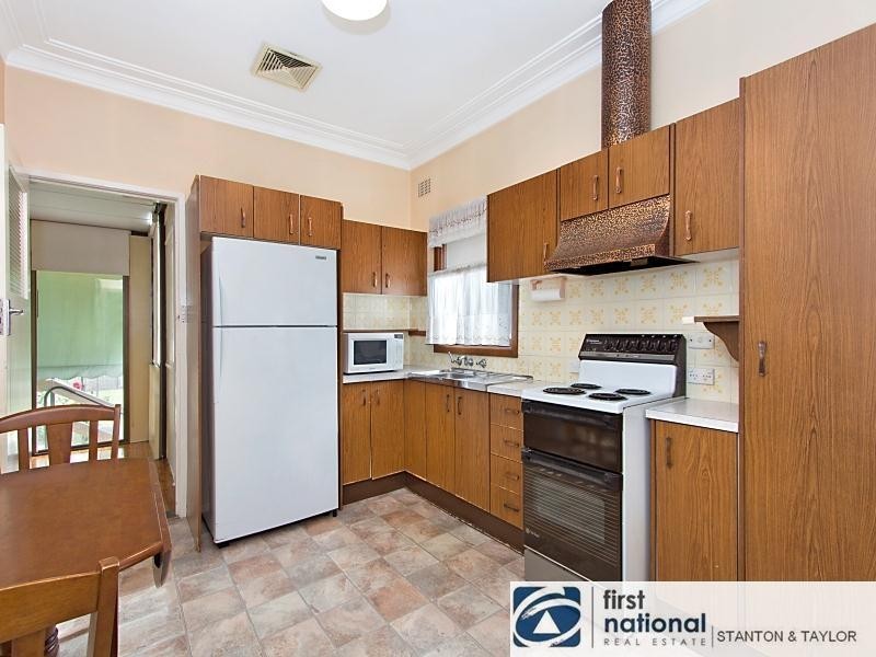 14 Barlow Street, Cambridge Park NSW 2747