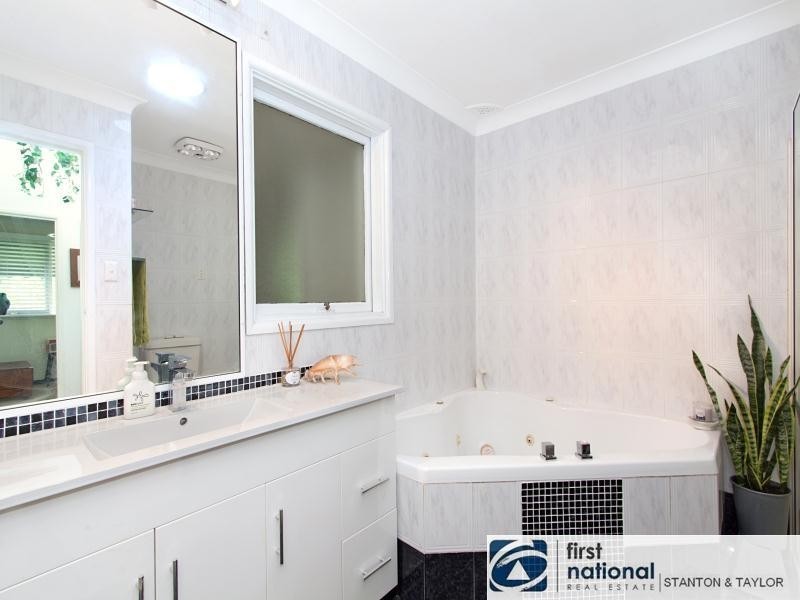 7 Fairways Avenue, Leonay NSW 2750