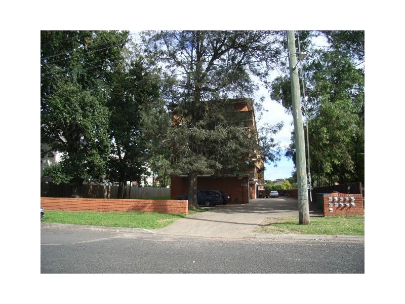 2/7 First Avenue, Kingswood NSW 2747