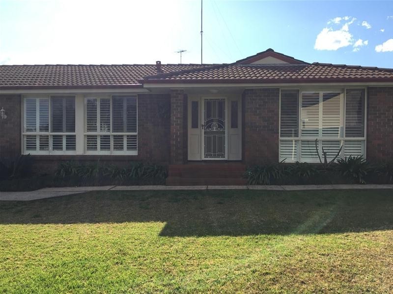 6 BRONSGROVE Close, South Penrith NSW 2750