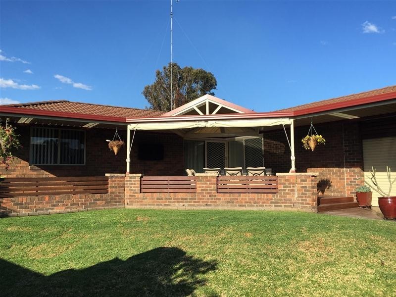 6 BRONSGROVE Close, South Penrith NSW 2750