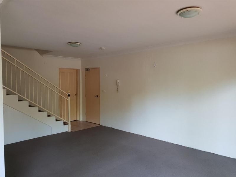 2/10-12 Dent Street, Jamisontown NSW 2750