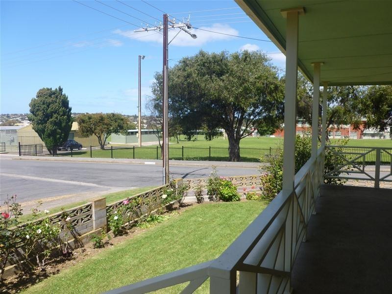 2 Bowling Avenue, Port Lincoln SA 5606
