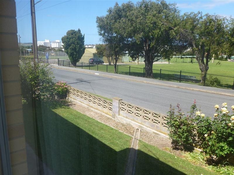 2 Bowling Avenue, Port Lincoln SA 5606