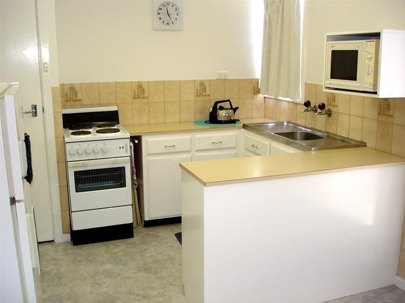 4 Flinders Avenue, Coffin Bay SA 5607