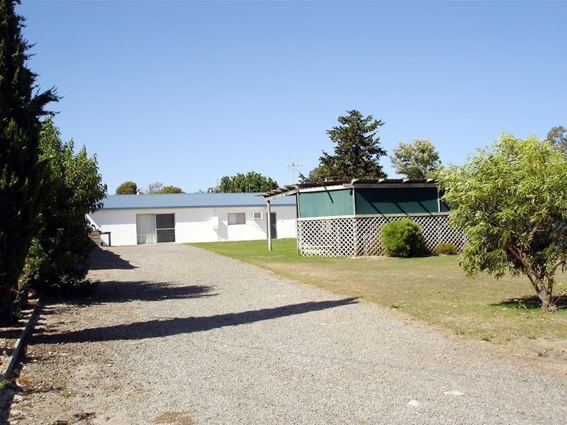 4 Flinders Avenue, Coffin Bay SA 5607