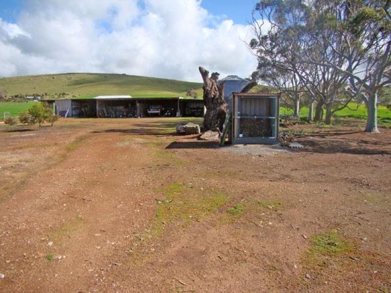 233 Lincoln Highway, Louth Bay SA 5607