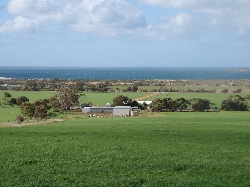233 Lincoln Highway, Louth Bay SA 5607