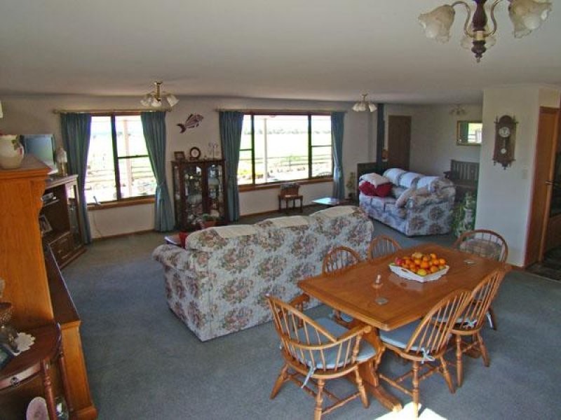 233 Lincoln Highway, Louth Bay SA 5607