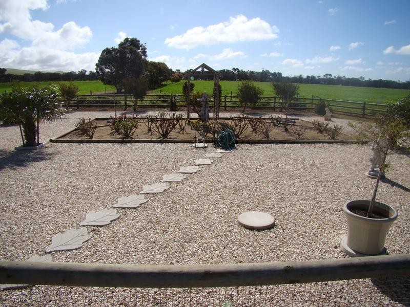 233 Lincoln Highway, Louth Bay SA 5607