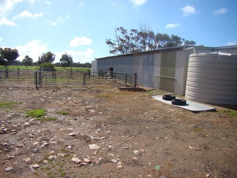 233 Lincoln Highway, Louth Bay SA 5607