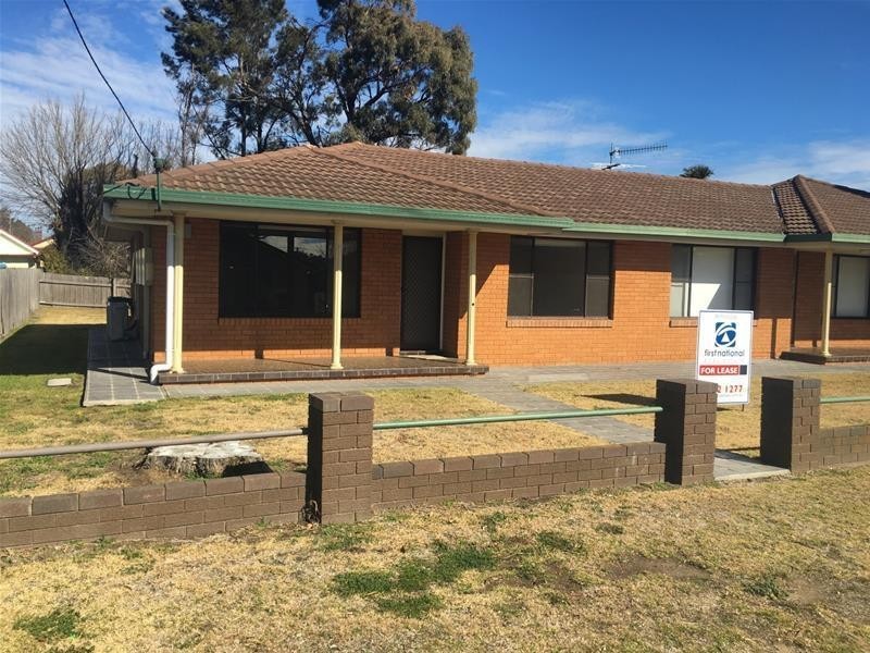 1/4 Oliver Avenue, Armidale NSW 2350
