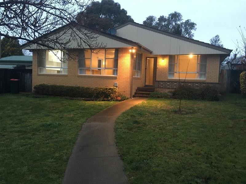 16 McKeon Avenue, Armidale NSW 2350