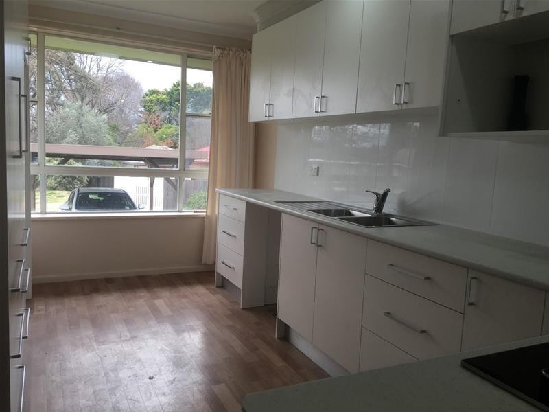 16 McKeon Avenue, Armidale NSW 2350