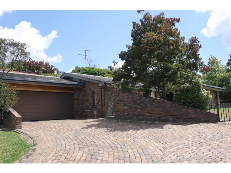 9 Yallambee Avenue, Armidale NSW 2350