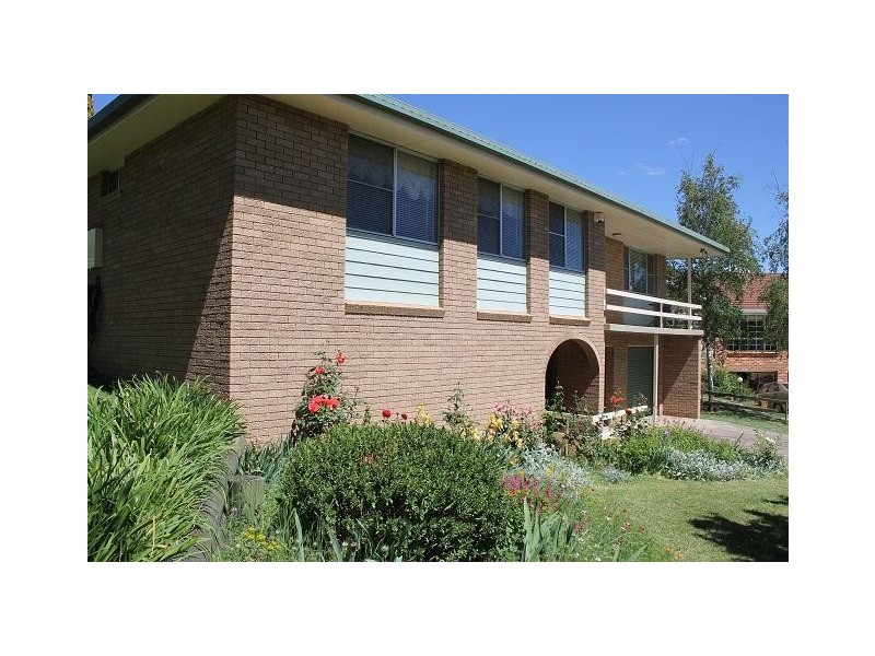 4 Hamilton Crescent, Armidale NSW 2350