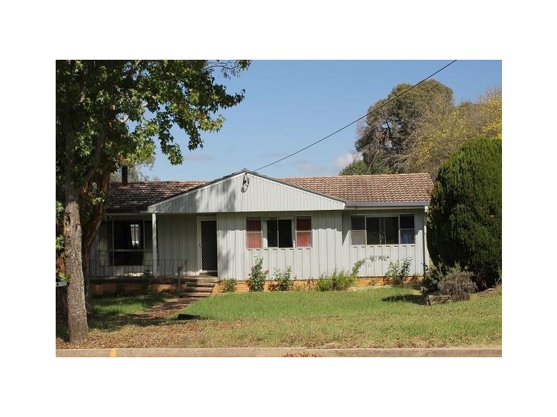 4 Simpson  Avenue, Armidale NSW 2350