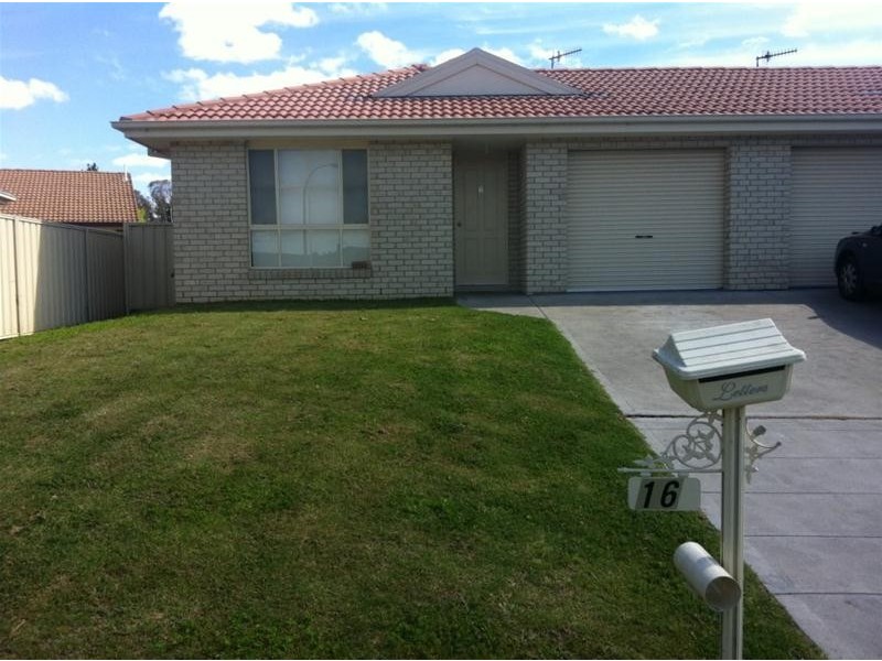 2/16 Conningdale Crescent, Armidale NSW 2350