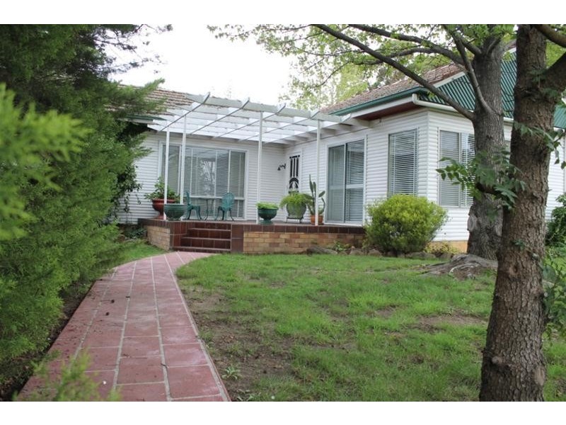 156 Bridge Street, Uralla NSW 2358