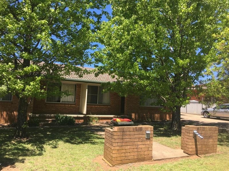 2/2 Robina Crescent, Armidale NSW 2350