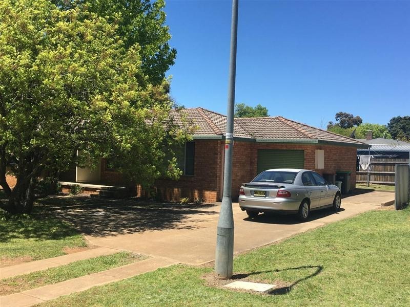 2/2 Robina Crescent, Armidale NSW 2350