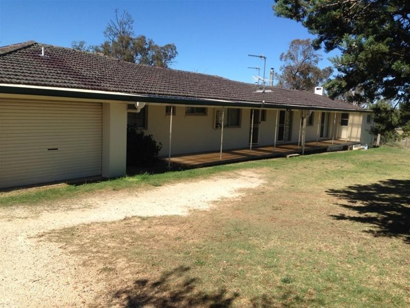 402 Grafton Road, Armidale NSW 2350