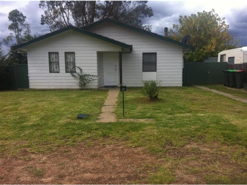 5 Parry Parade, Armidale NSW 2350