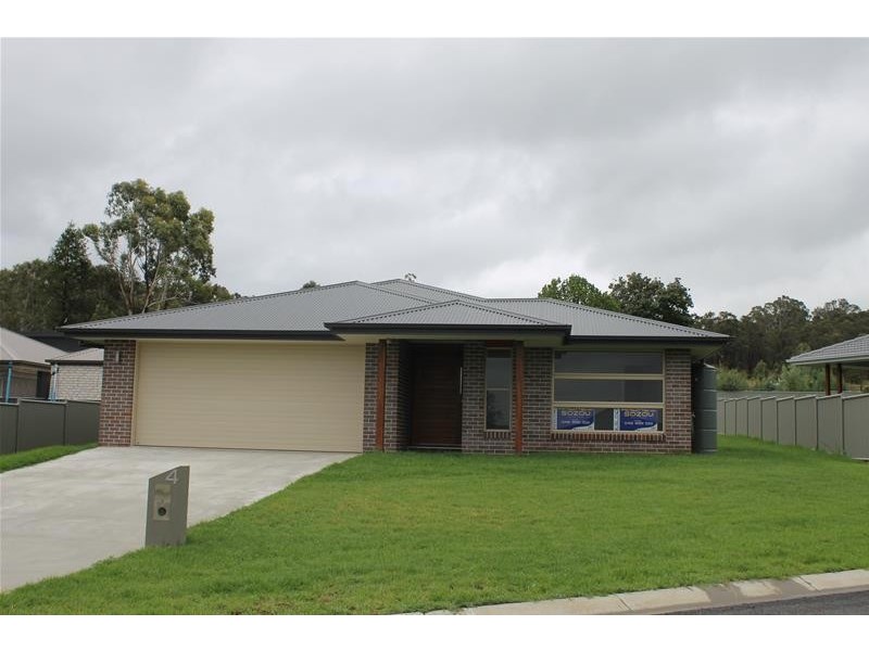 4 Peterson Drive, Armidale NSW 2350