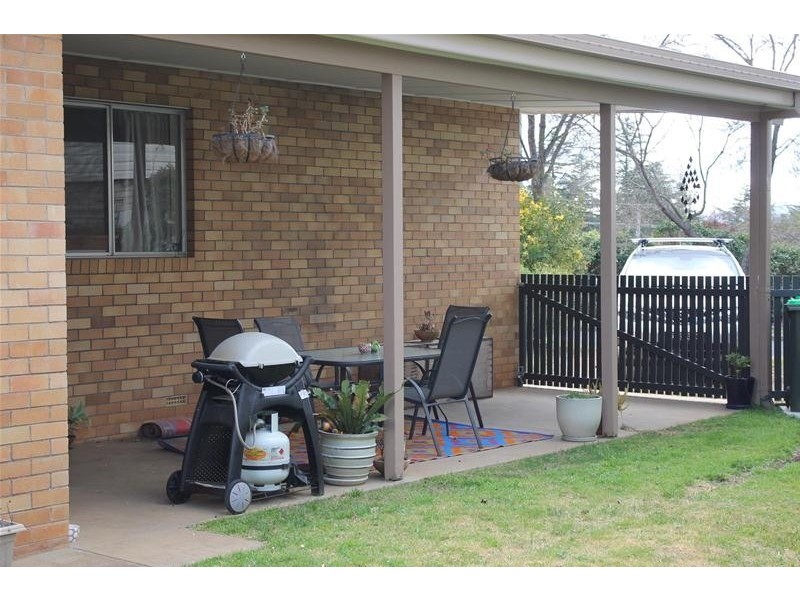 2/8 St Andrew’s Avenue, Armidale NSW 2350