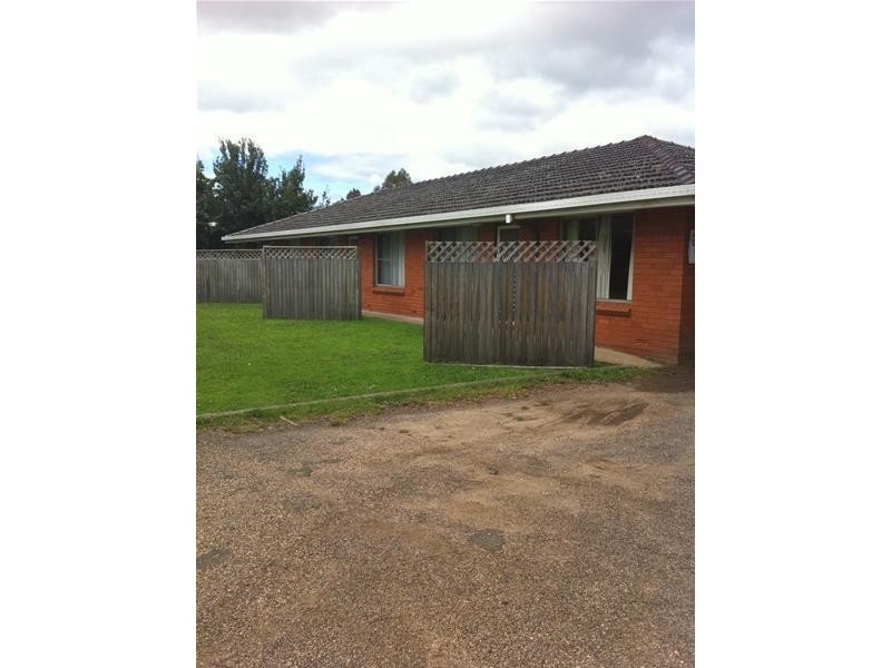 2/11 Queen Elizabeth Drive, Armidale NSW 2350