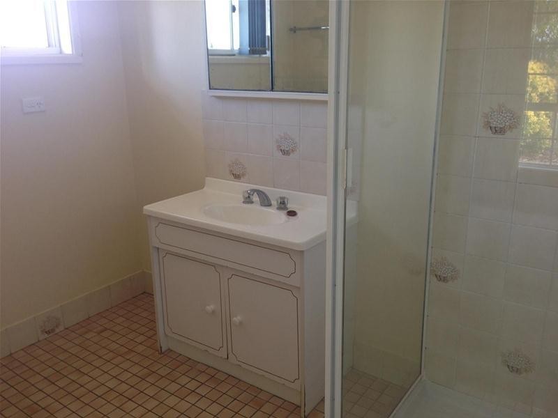 19 White Avenue, Armidale NSW 2350