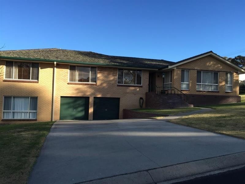 13 Curtis Street, Armidale NSW 2350