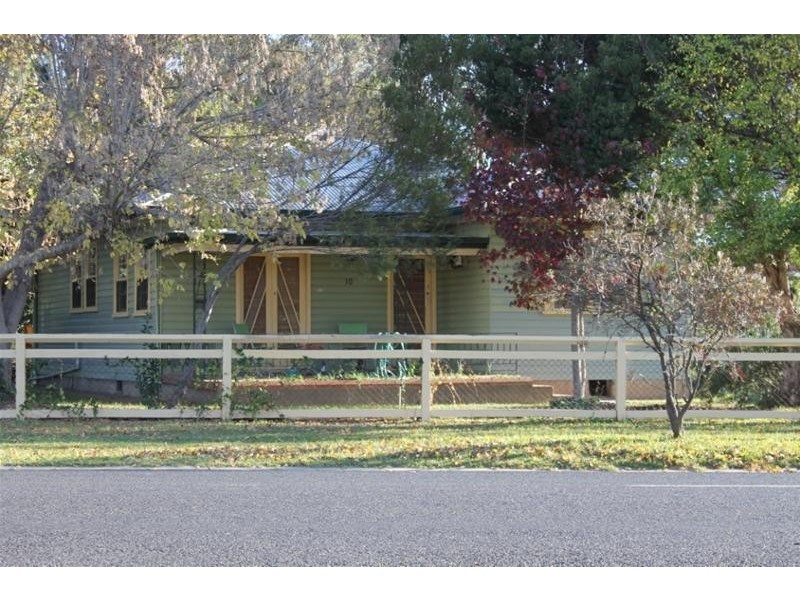 10 Shambrook Avenue, Armidale NSW 2350