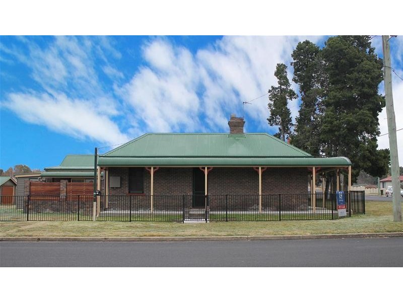 42 Golgotha Street, Armidale NSW 2350