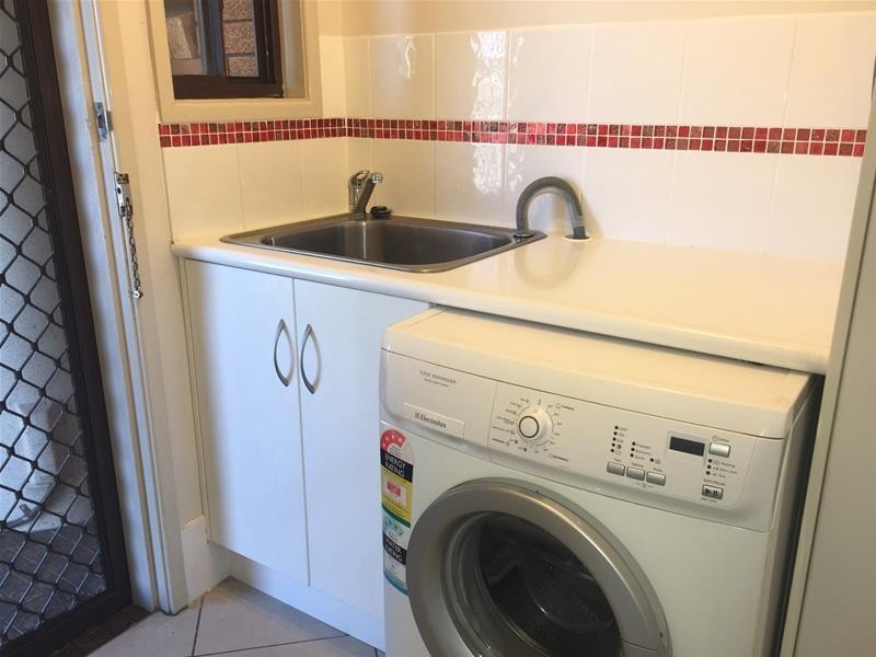 1/4 Oliver Avenue, Armidale NSW 2350