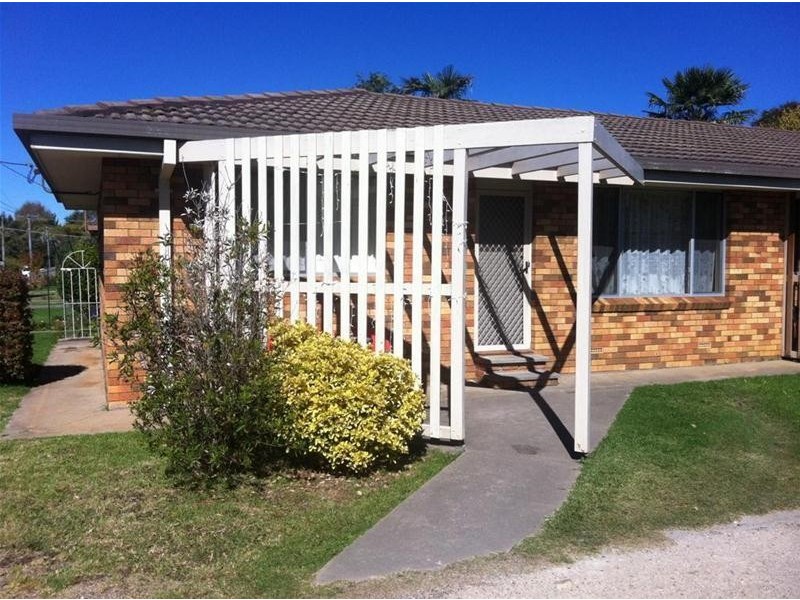 1/10 Wigan Avenue, Armidale NSW 2350