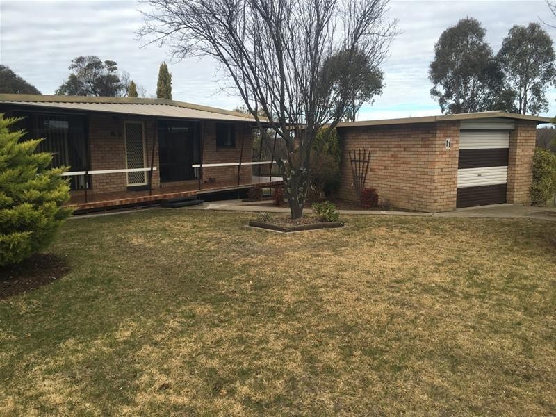 11 Douglas Street, Armidale NSW 2350