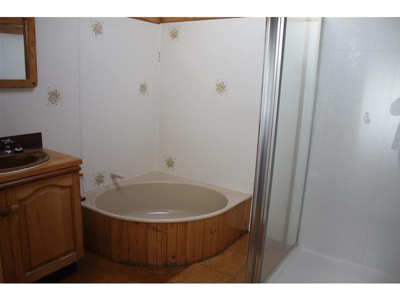 11 Douglas Street, Armidale NSW 2350