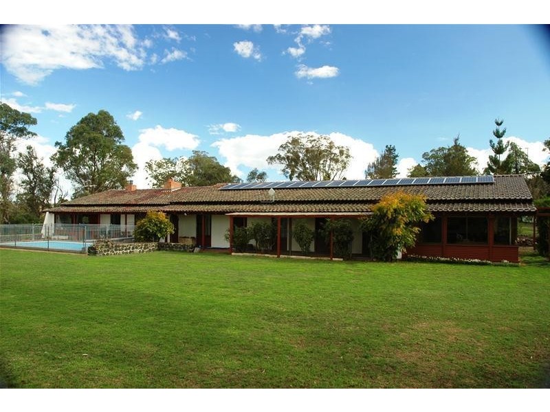 19 Rowlands Road, Armidale NSW 2350