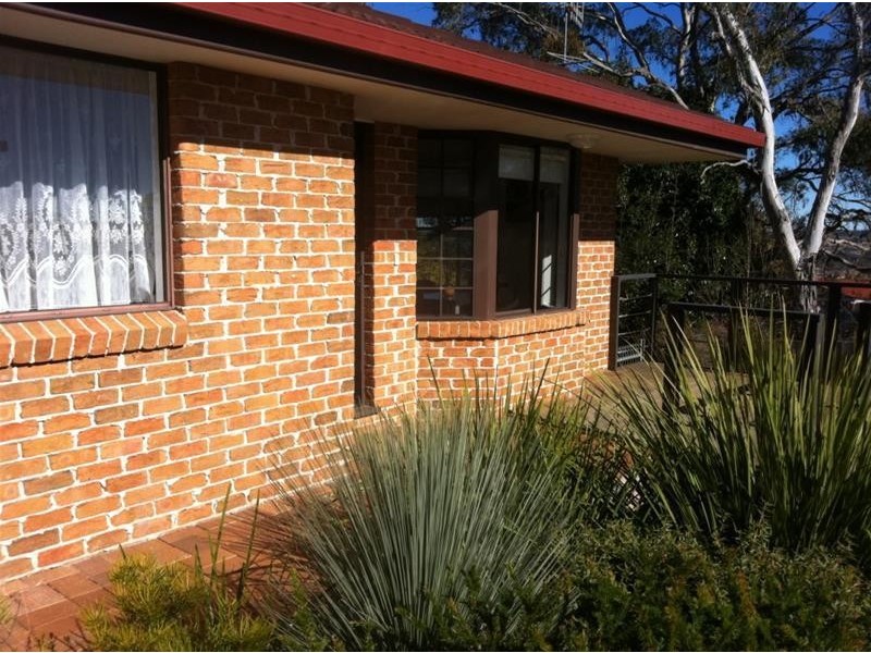2/30 Crest Road, Armidale NSW 2350