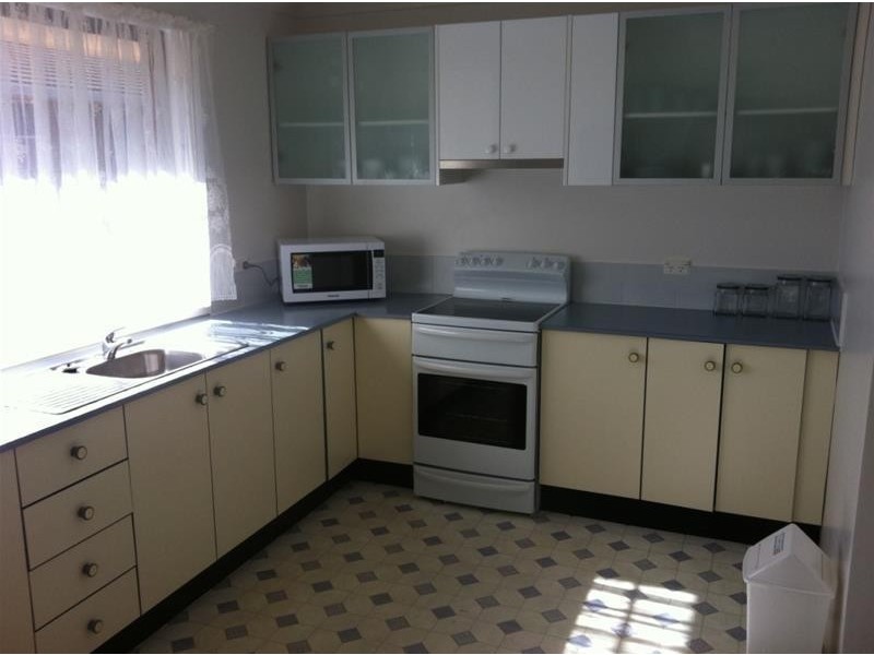 2/30 Crest Road, Armidale NSW 2350