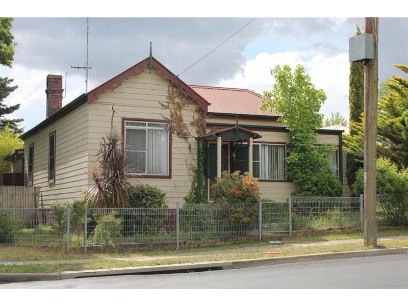 52 Marsh Street, Armidale NSW 2350