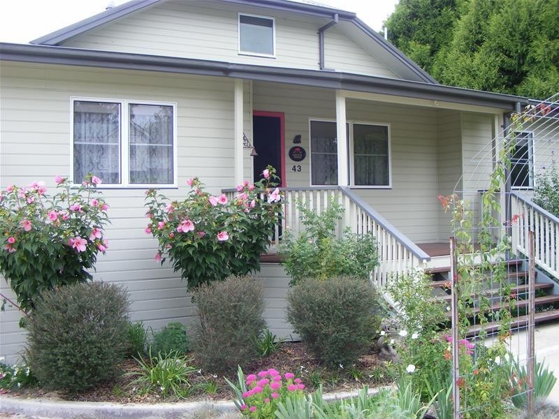 43 Salsibury Street, Uralla NSW 2358