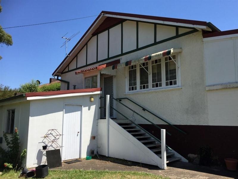 130 Barney Street, Armidale NSW 2350