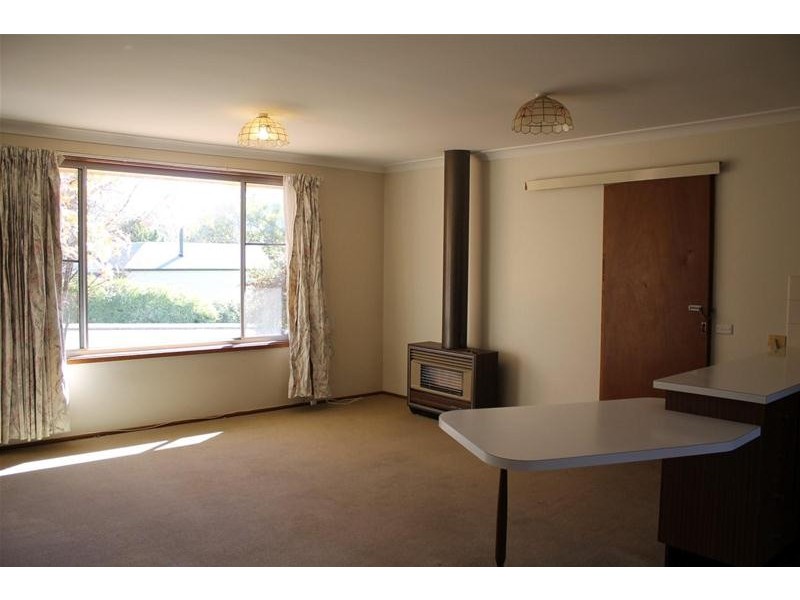 1/2 Robina Crescent, Armidale NSW 2350