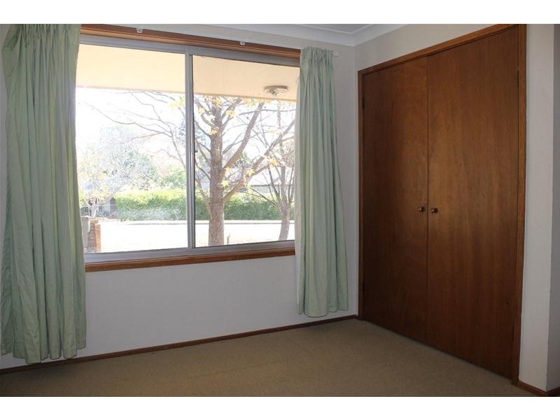 1/2 Robina Crescent, Armidale NSW 2350