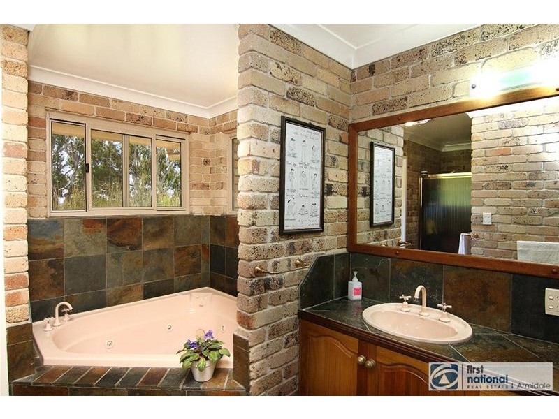 2 Eulahbar Crescent, Armidale NSW 2350