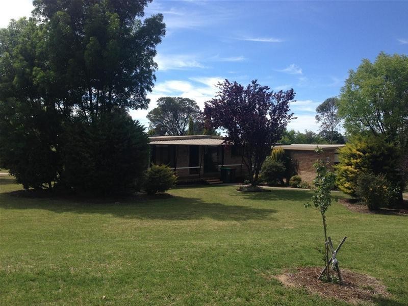 11 Douglas Street, Armidale NSW 2350