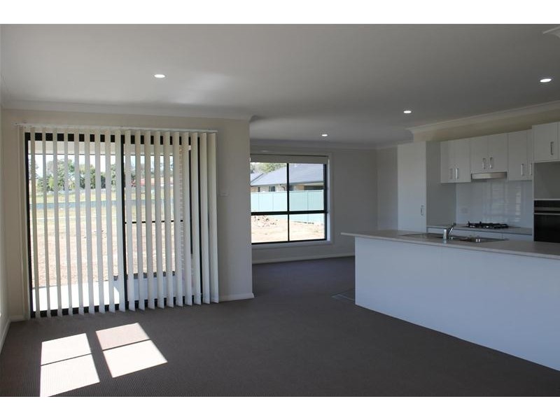 1/18 Lara Avenue, Armidale NSW 2350